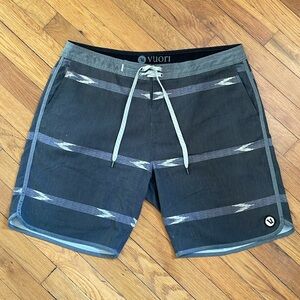 Vuori men’s boardshorts sz 34